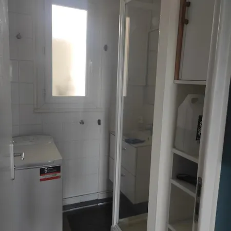 Le Jules Guesde 3ch Traversant, Metro D Parilly, Place De Parking Vénissieux